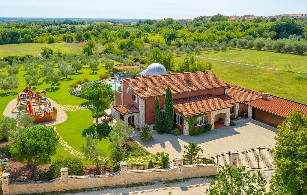 Beautiful Villa Omo With Pool In Pula