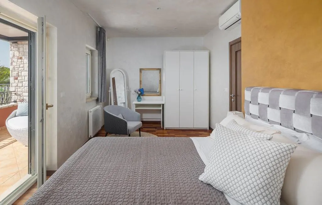 Beautiful Villa Omo With Pool In Pula 0*,