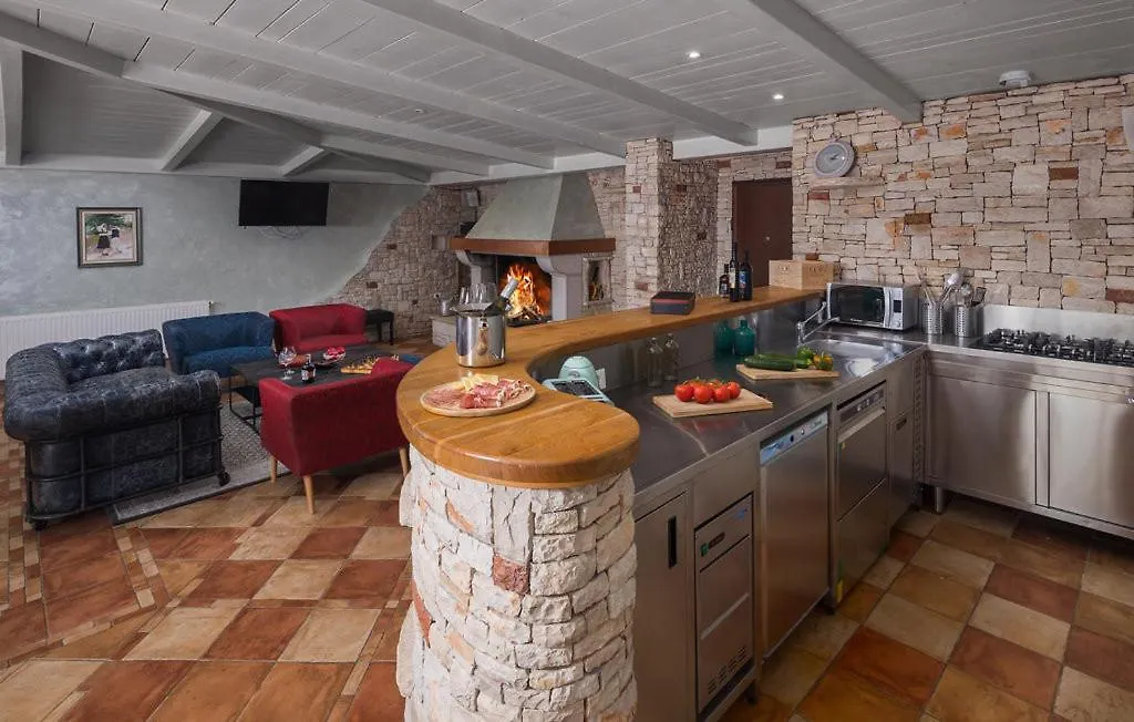 Beautiful Villa Omo With Pool In Pula