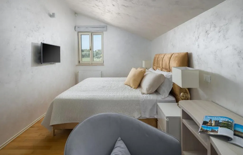 Beautiful Villa Omo With Pool In Pula