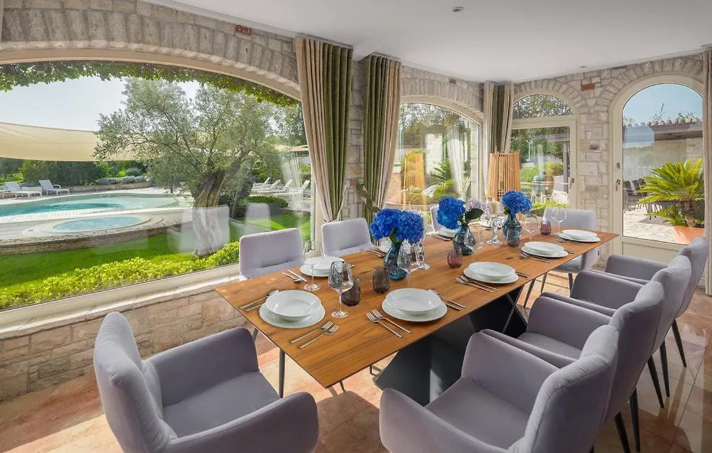 Beautiful Villa Omo With Pool In Pula