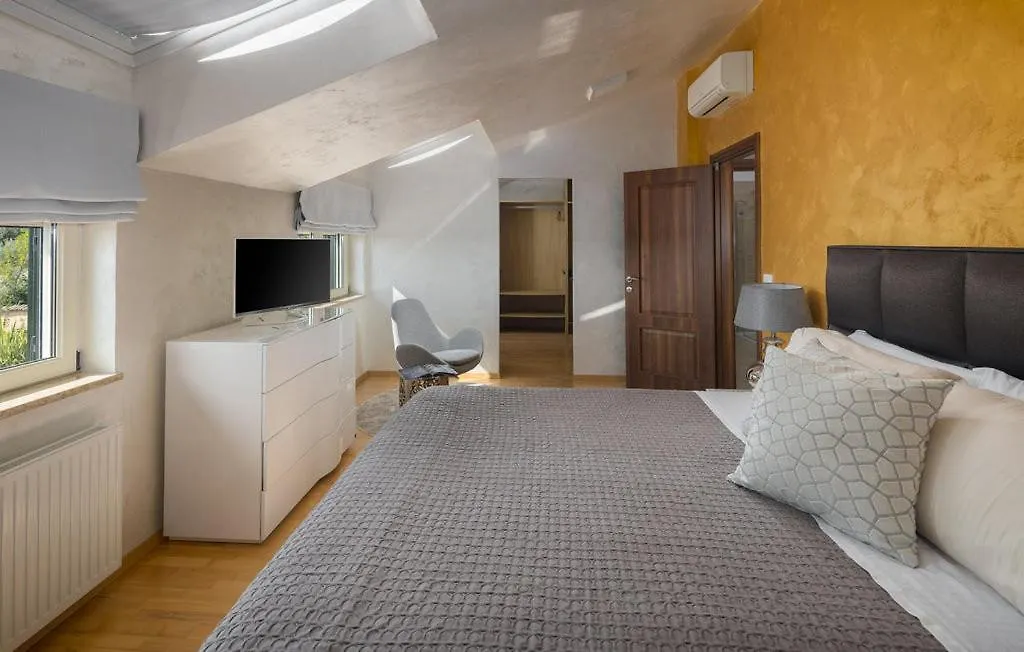 Beautiful Villa Omo With Pool In Pula