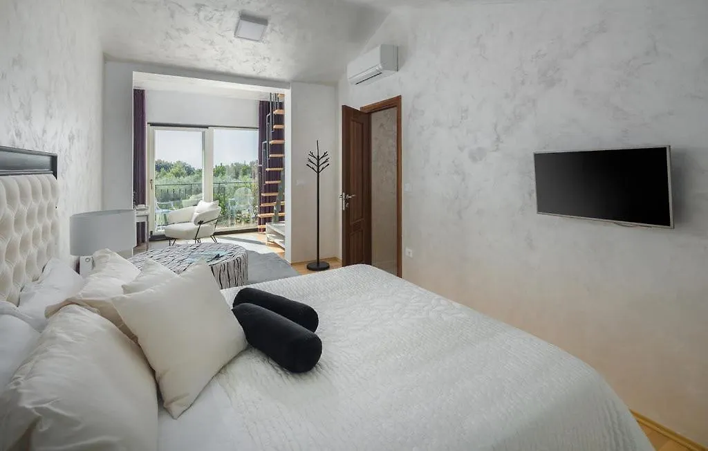 Beautiful Villa Omo With Pool In Pula
