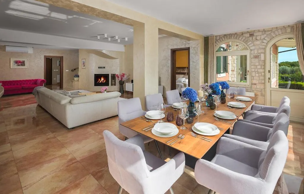 Beautiful Villa Omo With Pool In Pula