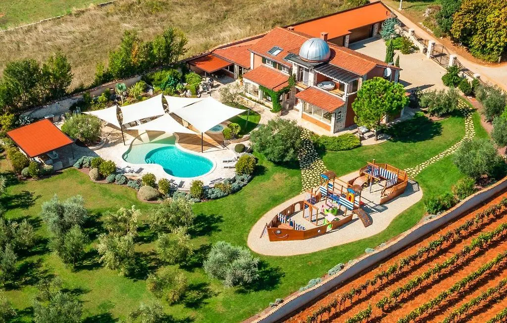 Beautiful Villa Omo With Pool In Pula