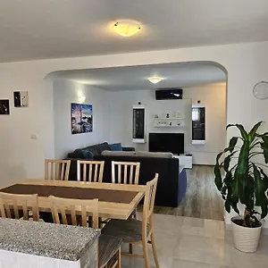 Loborika D&j Apartment